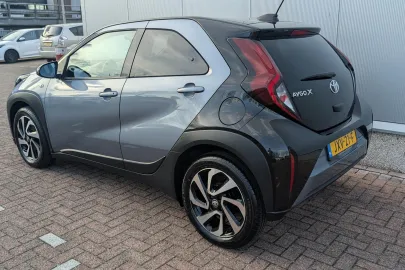 Car image 4