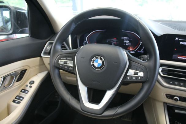 BMW 330i Touring xDrive Advantage 190 kW image number 8