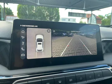 Car image 27