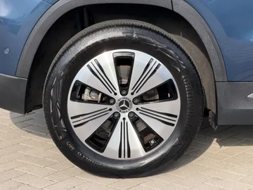 Car image 34
