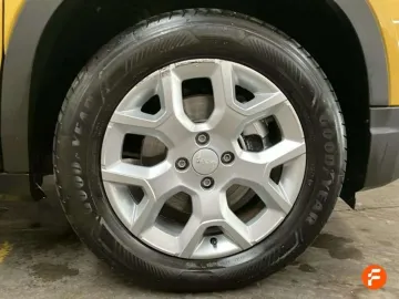 Car image 25