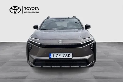 Car image 3