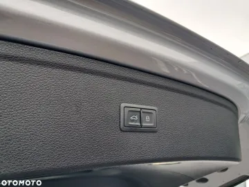 Car image 34