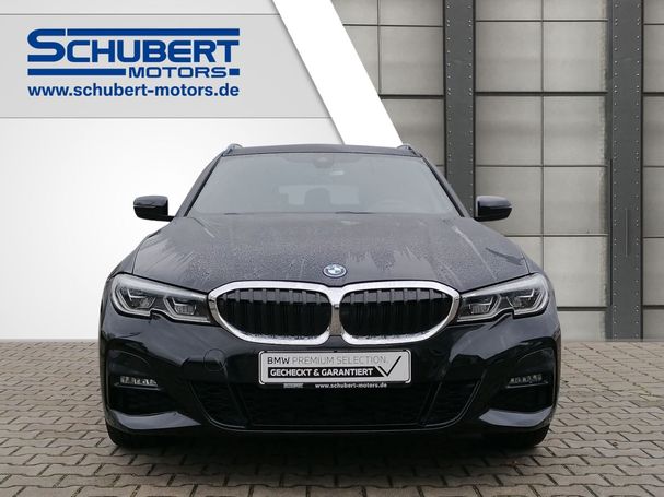 BMW 330e Touring 215 kW image number 3