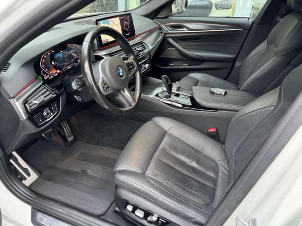 BMW 540d Touring M Sport xDrive 250 kW image number 11