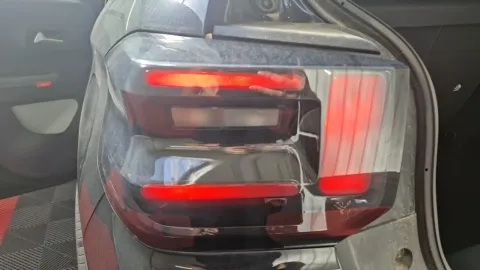 Car image 32