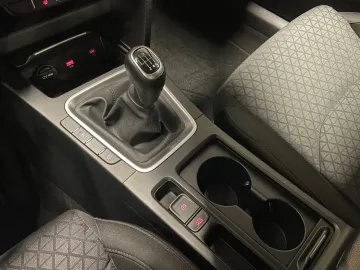 Car image 44