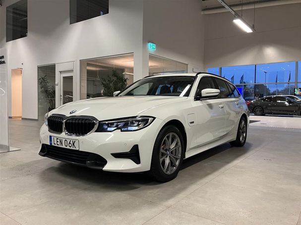 BMW 330e Touring 185 kW image number 1