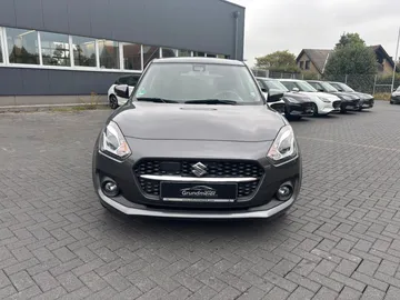 Car image 4