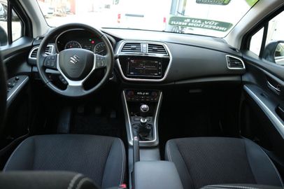 Car image 12