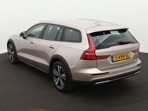 Volvo V60 Cross Country AWD B5 184 kW image number 2