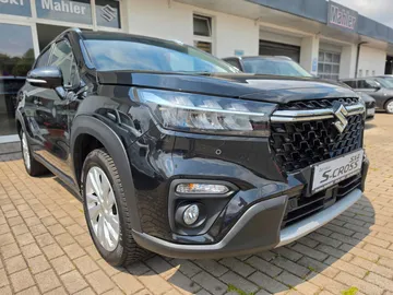 Car image 4