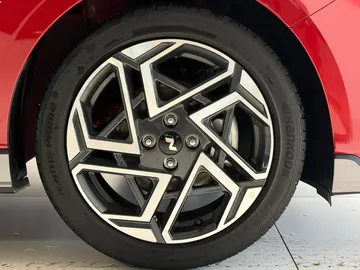 Car image 26