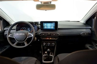 Car image 11