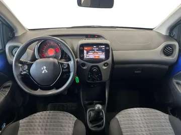 Car image 15