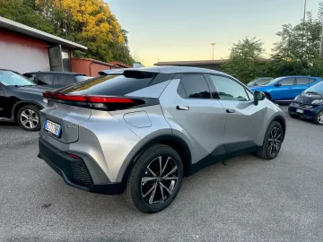 Car image 4