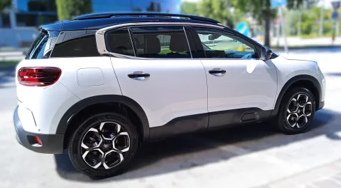 Car image 5