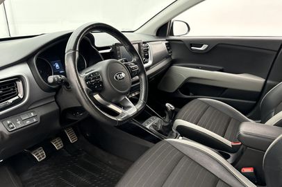 Car image 11