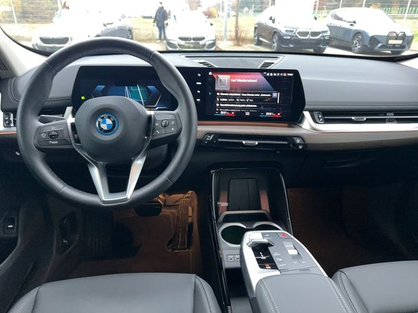 BMW iX1 xDrive30 xLine 230 kW image number 4