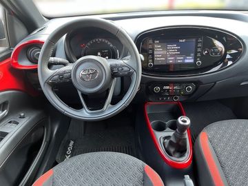 Car image 11