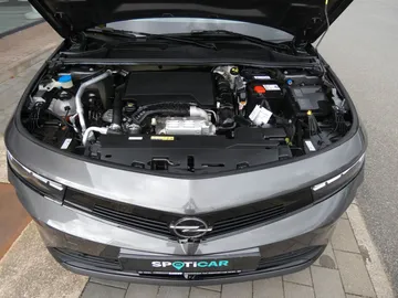 Car image 16