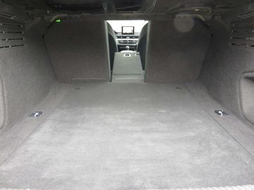 Car image 37