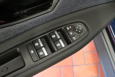 Car image 42