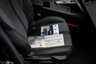 Car image 35