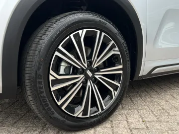 Car image 37