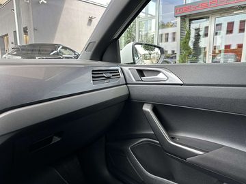 Car image 36