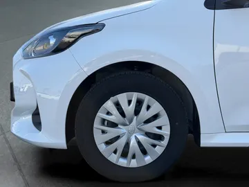 Car image 21