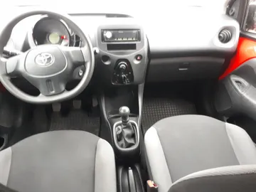 Car image 4