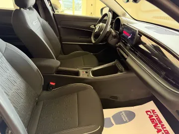 Car image 27