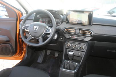 Car image 12