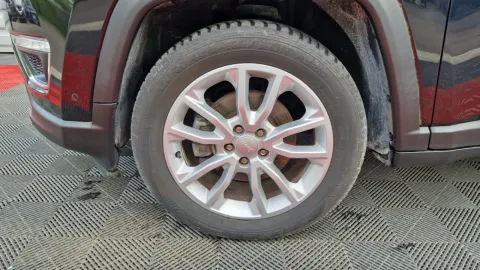 Car image 29