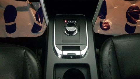 Car image 30