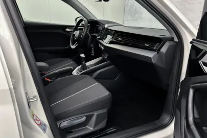 Car image 31