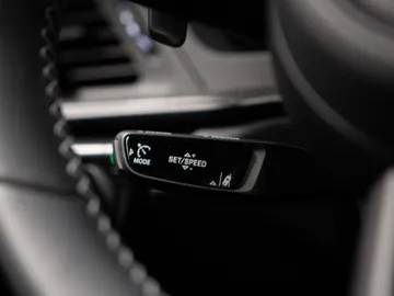 Car image 32