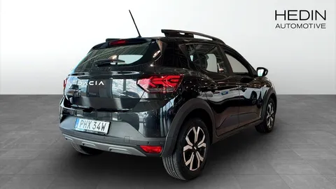 Car image 3
