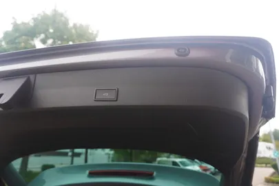 Car image 40