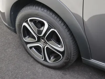 Car image 31
