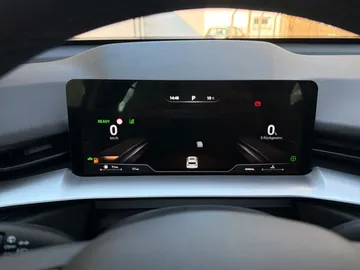 Car image 26