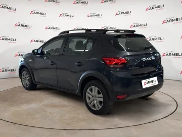 Car image 3