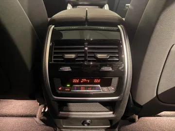 Car image 32