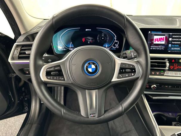 BMW 330e Touring Sport Line 215 kW image number 24