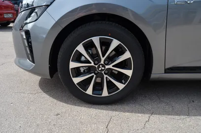 Car image 25