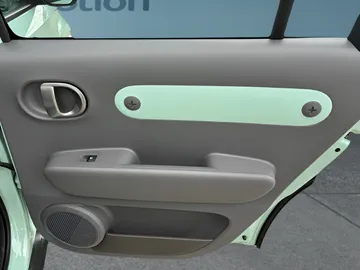 Car image 24