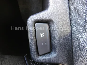 Car image 35
