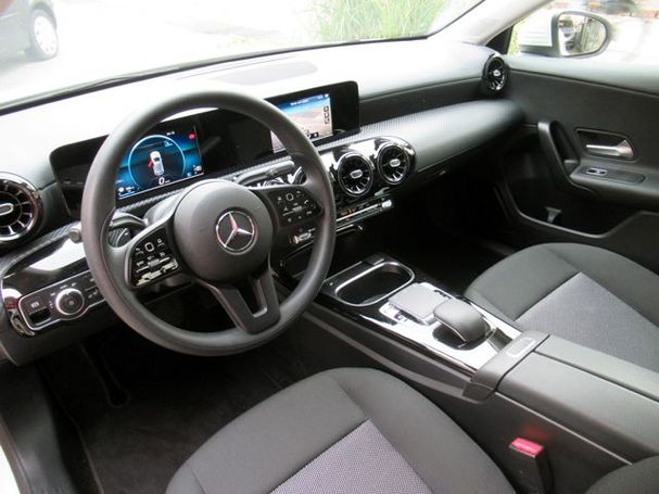 Mercedes-Benz A 180 d 7G-DCT 85 kW image number 3