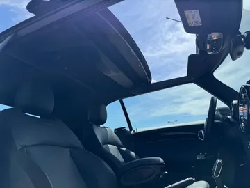 Car image 28